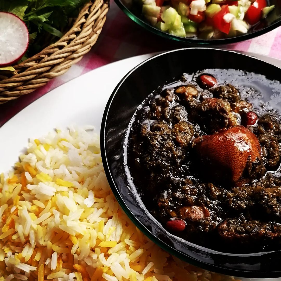 طرز تهیه قورمه سبزی جا افتاده و مجلسی